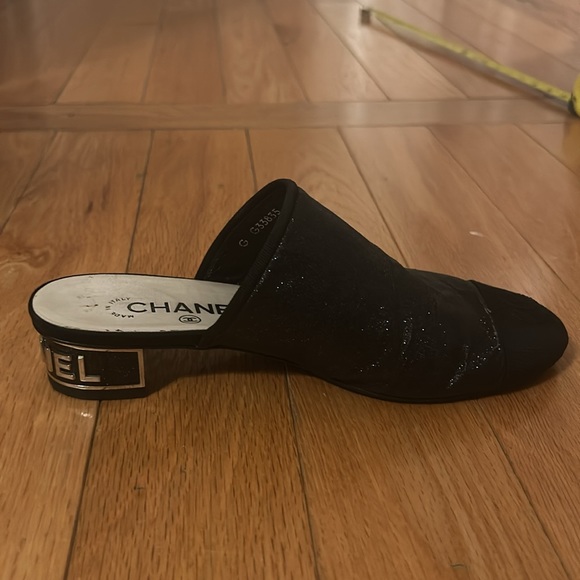 Gorgeous sparkly Chanel mules - Picture 5 of 11
